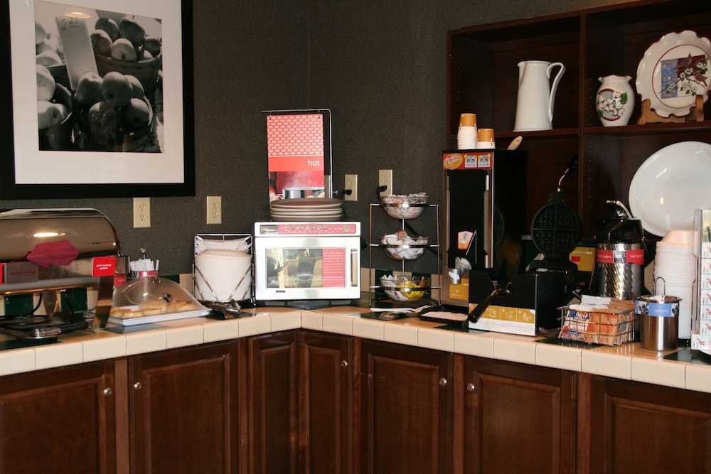 Hampton Inn Laurinburg - photo 26