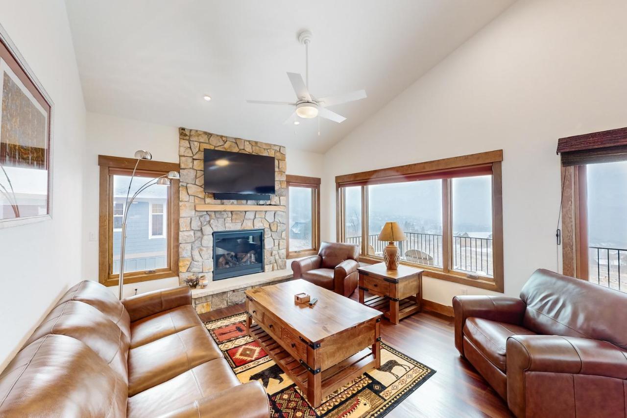 Lone Eagle - carbon neutral hotel in Granby