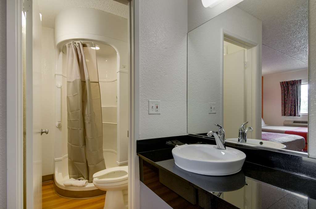 Motel 6 Salina KS - photo 26