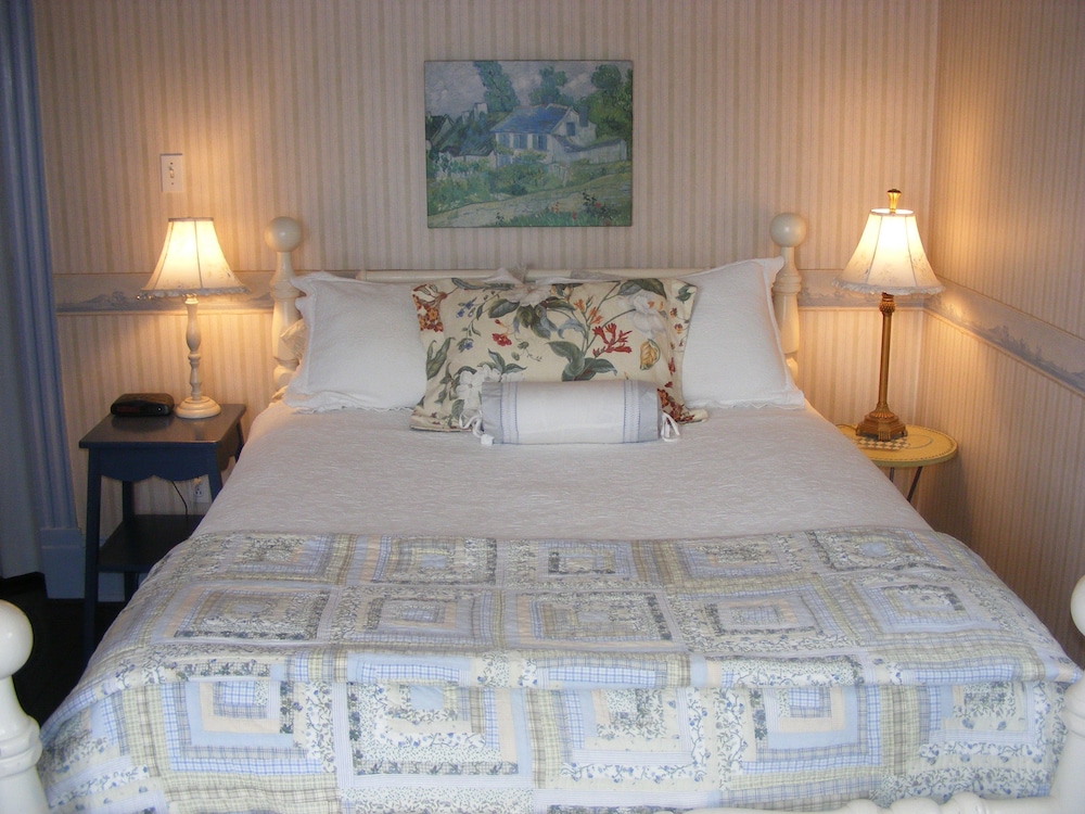 Rothesay House Heritage Inn B&B — 4-Star Luxury Hotel in St. John's, Canada