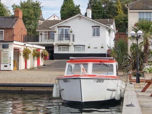 Tracara Cottages in Horning, United Kingdom