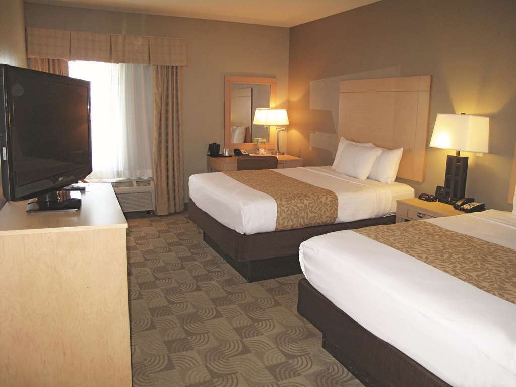 La Quinta Inn & Suites by Wyndham Tucumcari - photo 13