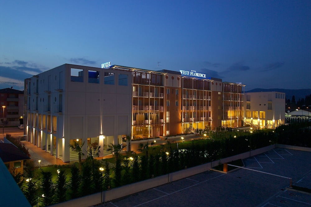 West Florence Hotel — 4-Star Luxury Hotel in Campi Bisenzio, Italy