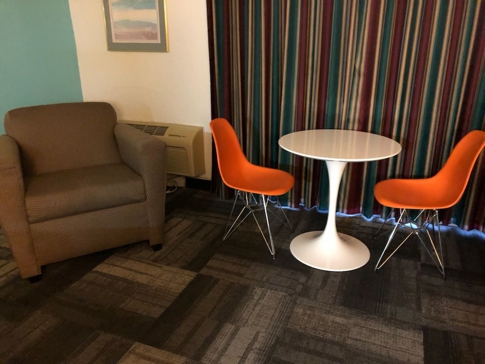 Howard Johnson by Wyndham Winter Haven FL - photo 16