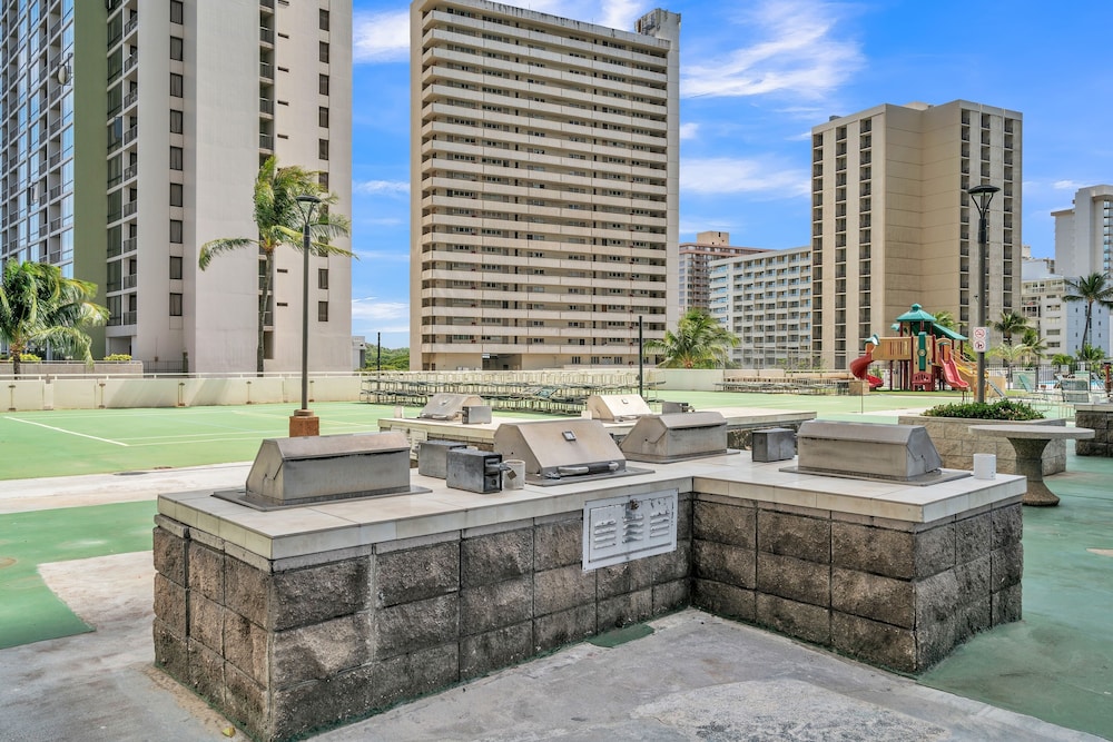 Standard Ocean View Condo 35th floor views Free parking & Wifi by Koko Resort Vacation Rentals Honolulu - photo 29