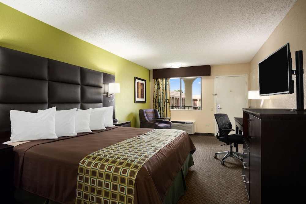 Days Inn by Wyndham Dallas Irving - photo 3