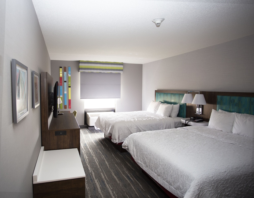 Hampton Inn Utica - photo 8