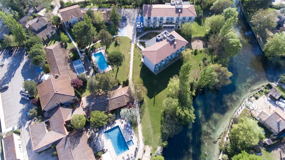 Le Domaine De La Petite Isle — hotel in L'isle-Sur-La-Sorgue