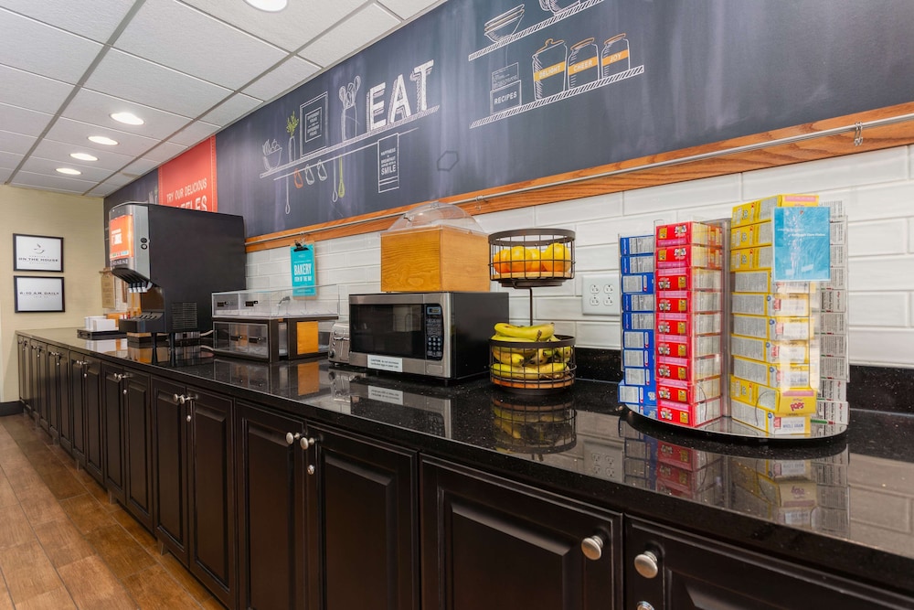 Hampton Inn Kingsport - photo 27