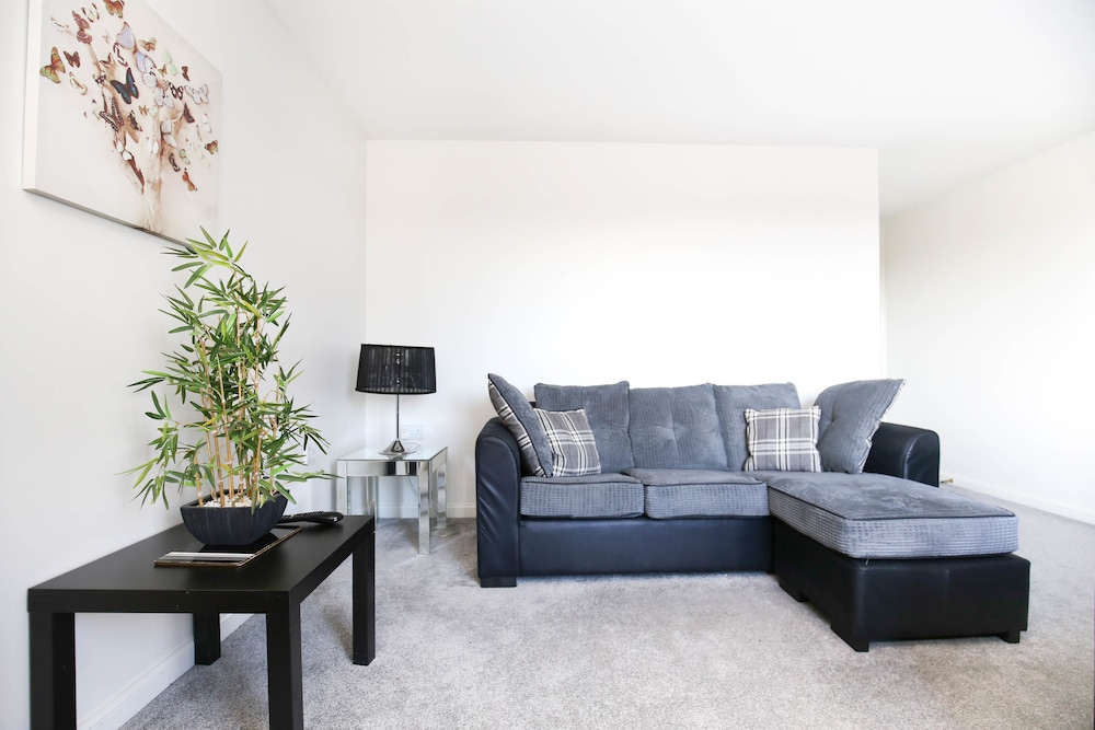 Week2Week Fantastic Tynemouth Apartment with 2 Bathrooms — 4-Star Luxury Hotel in North Shields, United Kingdom