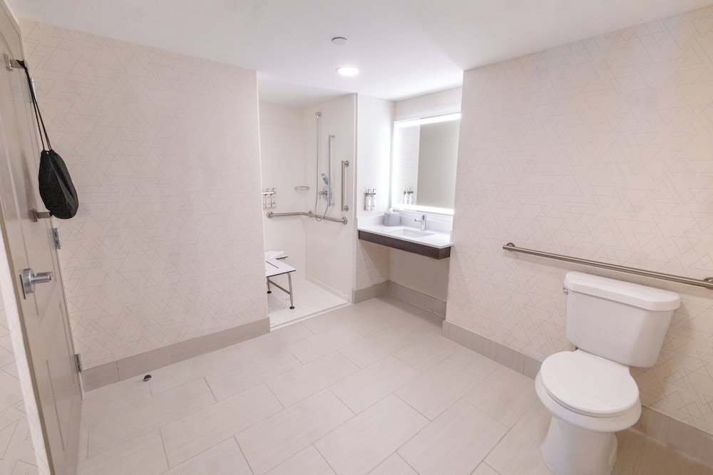 Holiday Inn Express Hotel of Neptune by IHG - photo 78