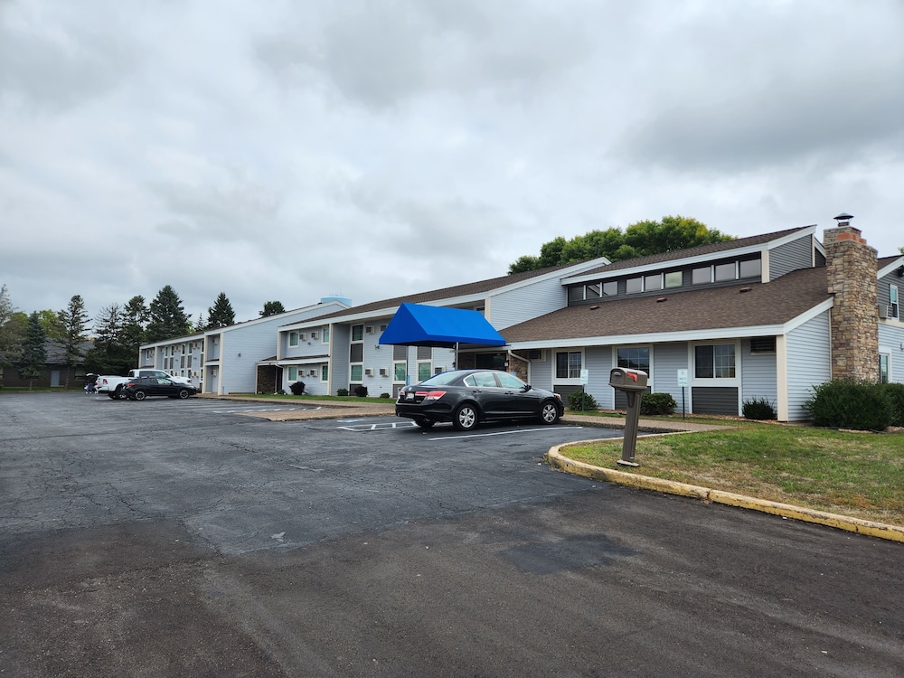 Stillwater Inn & Suites - photo 30