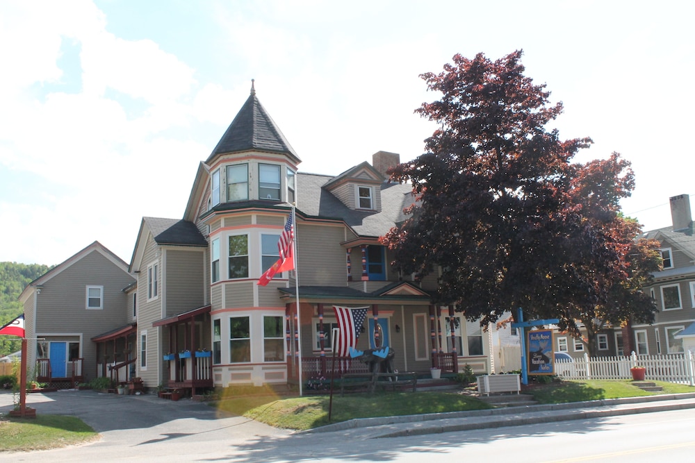 Strictly Moose Luxury Vacation Suites — Gorham