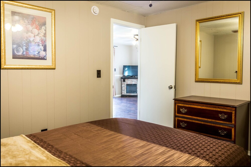 Marina Inn & Event Center - photo 8