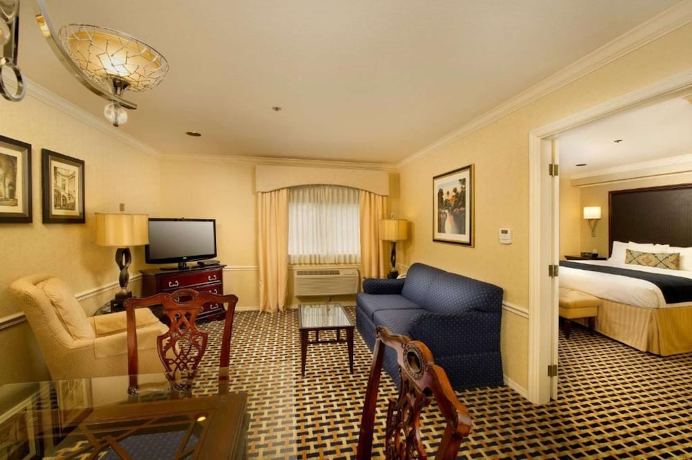 Best Western Plus Puyallup Hotel - photo 15