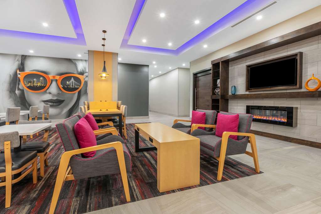 La Quinta Inn & Suites by Wyndham Lewisville - photo 8