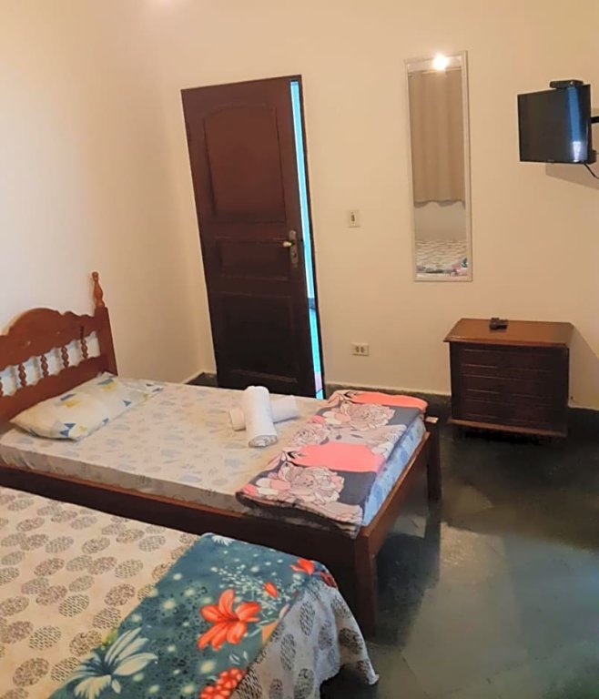 Pousada Guaruondas in Guaruja, Brasil