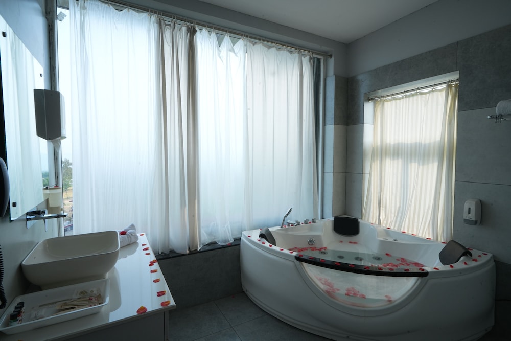 Sterling Banquet and Hotel in Palampur, India