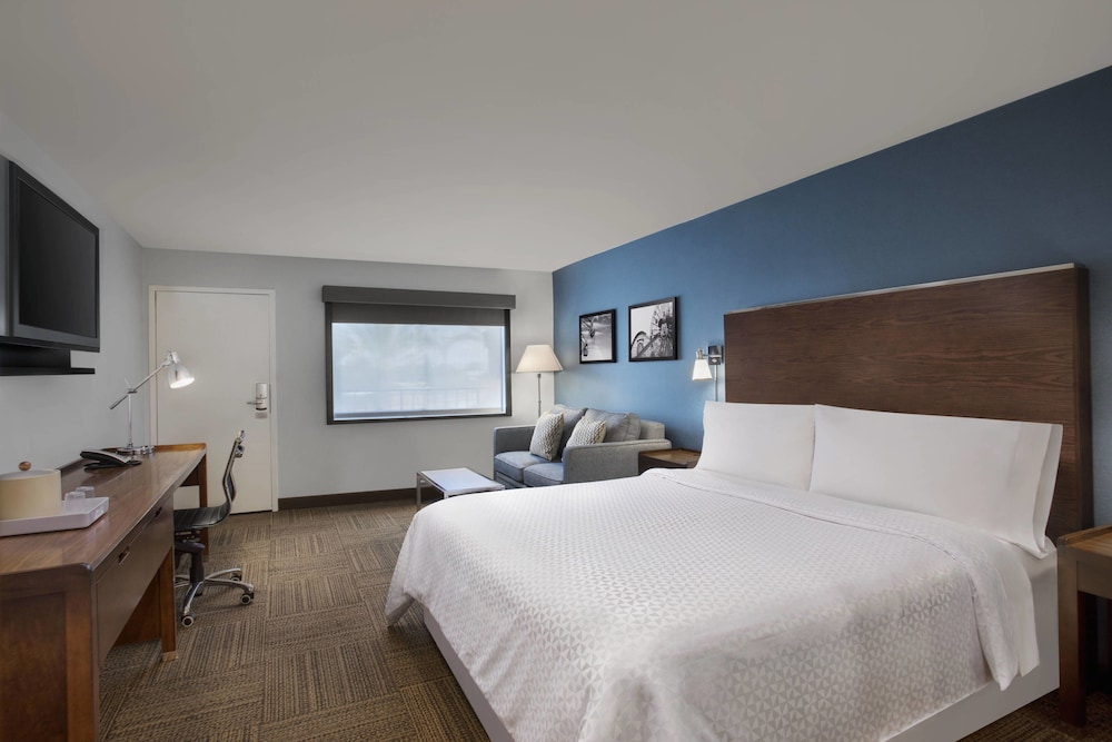 Four Points by Sheraton Anaheim - photo 5