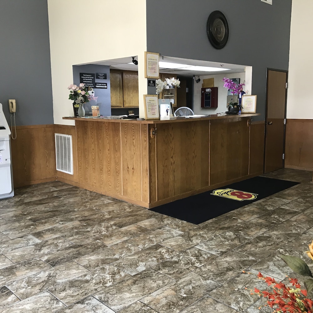 Super 8 by Wyndham Omaha West Dodge - photo 4