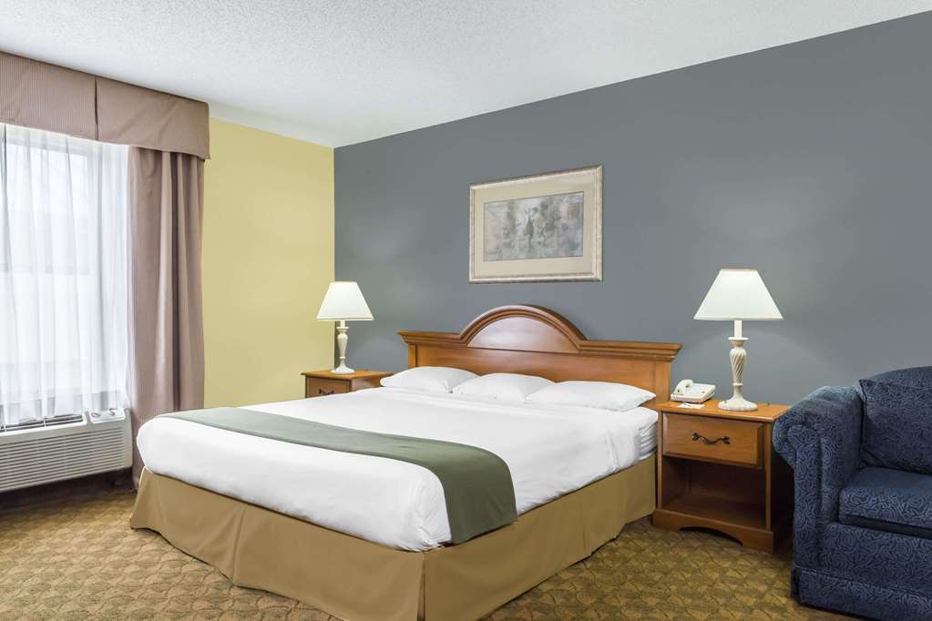 Days Inn by Wyndham Selma - photo 9