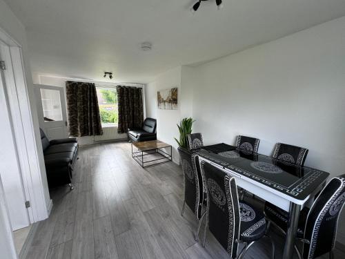 3 Bedroom Cosy Reading House — 4-Star Luxury Hotel in Reading, United Kingdom