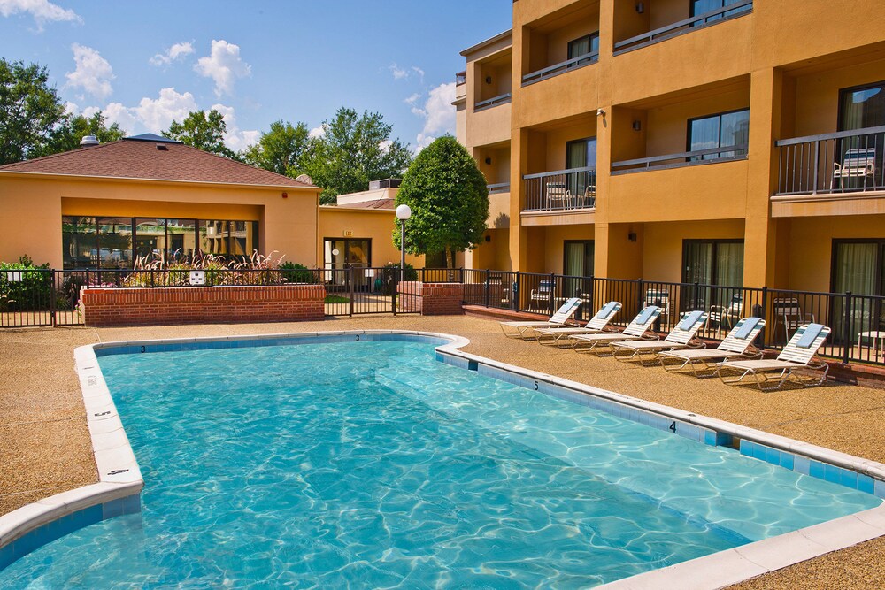 Courtyard by Marriott Hampton - photo 12