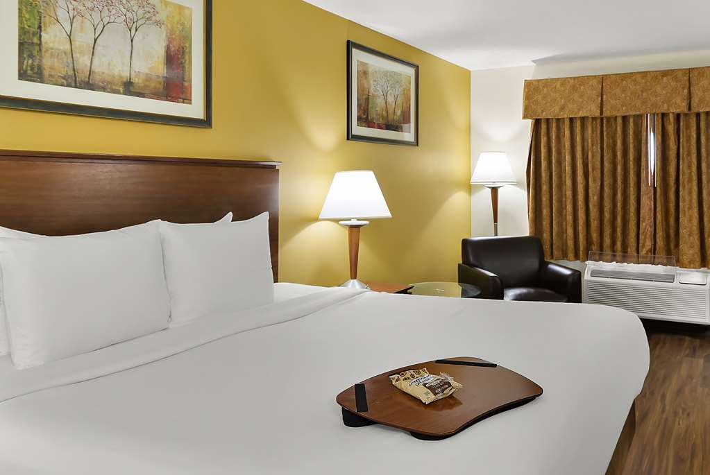 Best Western Lakewood Inn - photo 15