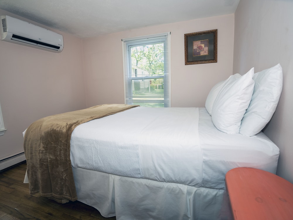 Hampton's Vacation Inn - photo 16