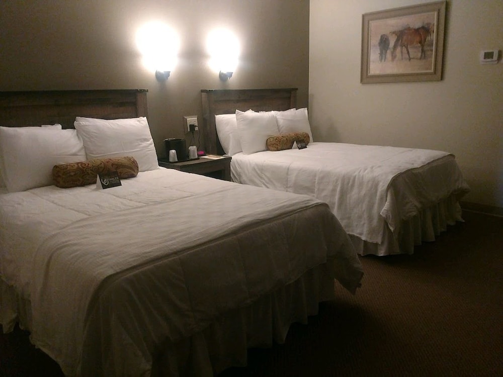 The Stables Inn and Suites - photo 8