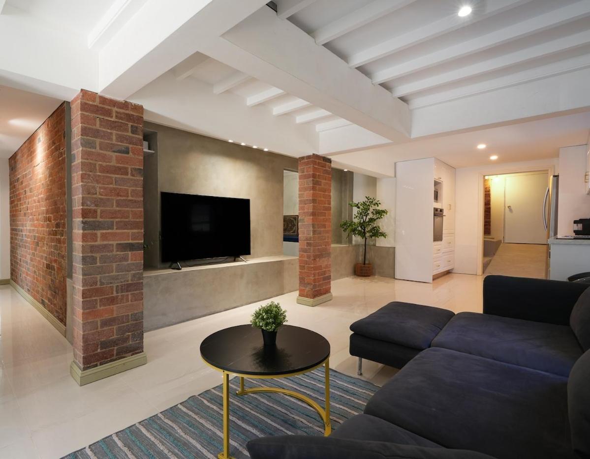 20A Ashgrove home Movie Room — 4-Star Luxury Hotel in Brisbane, Australia