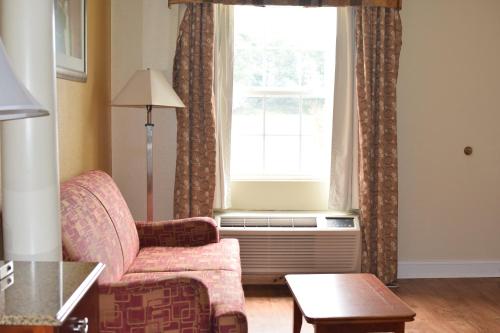 Atkinson Inn & Suites - photo 27