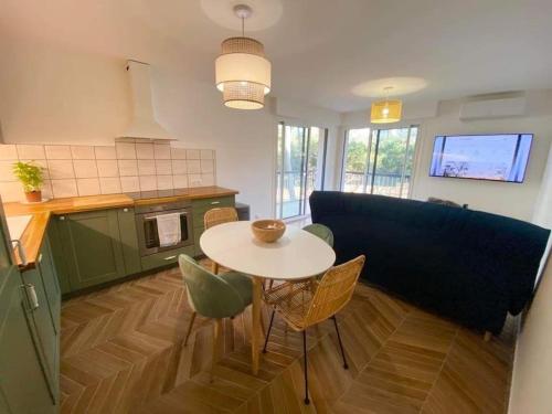 T2 Avec Clim Et Terrasse Vue Mer Les Sablettes - last minute hotel in La Seyne-Sur-Mer