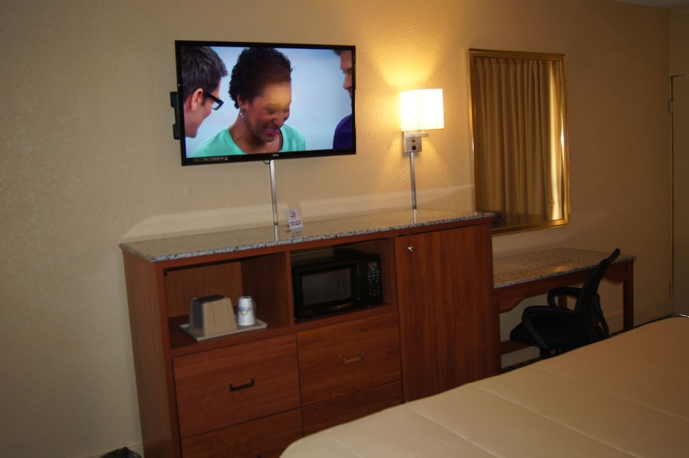 Days Inn by Wyndham Durham Near Duke University - photo 18