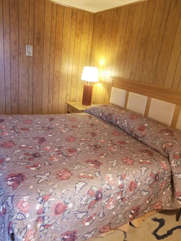First Interstate Inn - photo 17