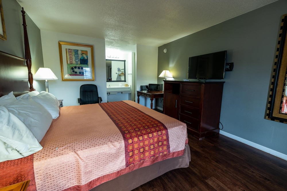 American Inn & Suites Russellville - photo 28