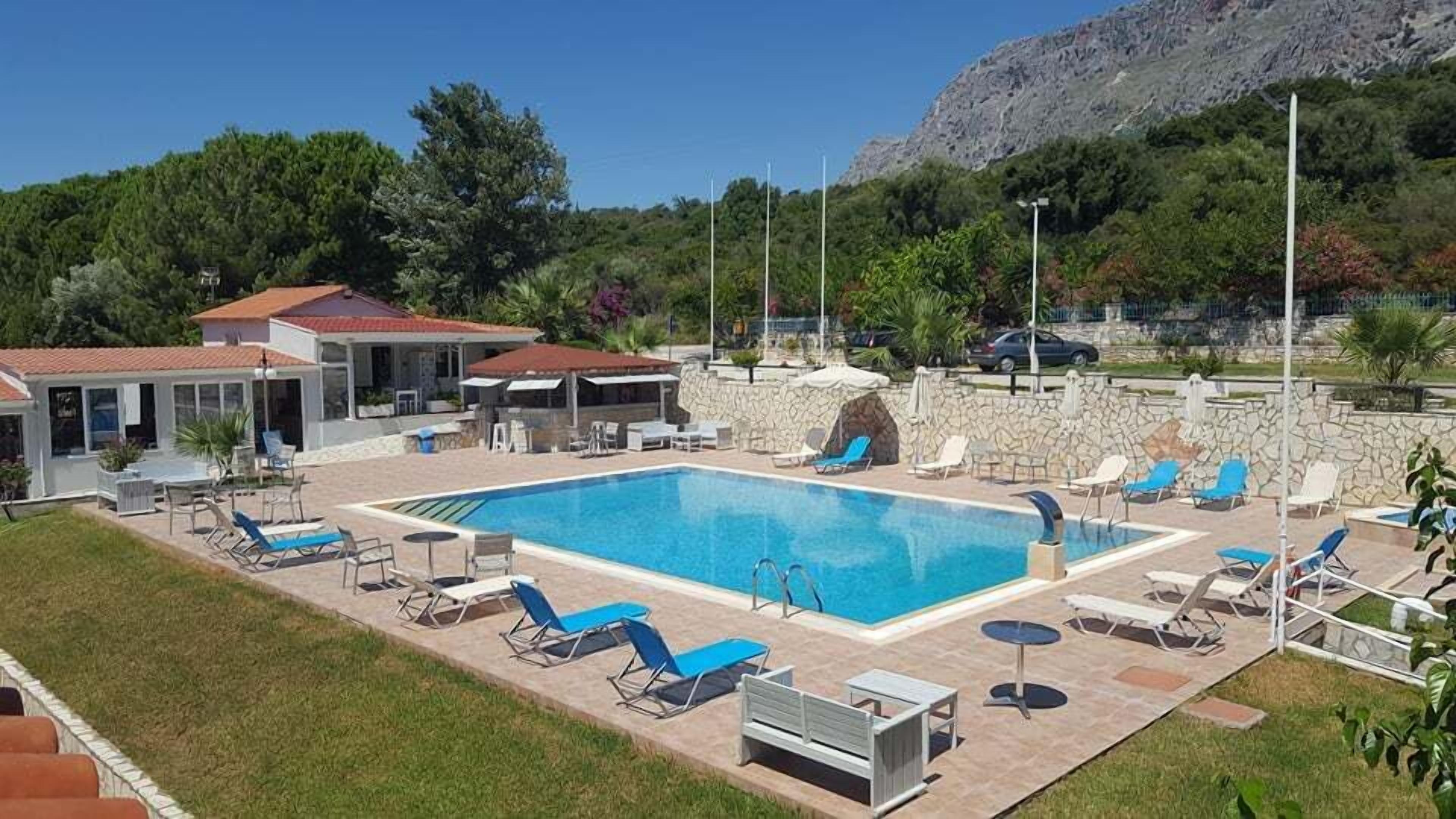 Emma's Cottage Sea View with Jacuzzi — 4-Star Luxury Hotel in Monastiraki, Greece