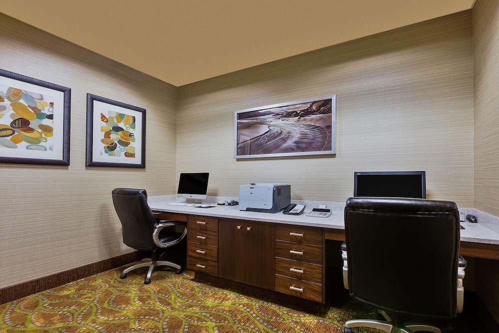 Hampton Inn & Suites Bend - photo 49