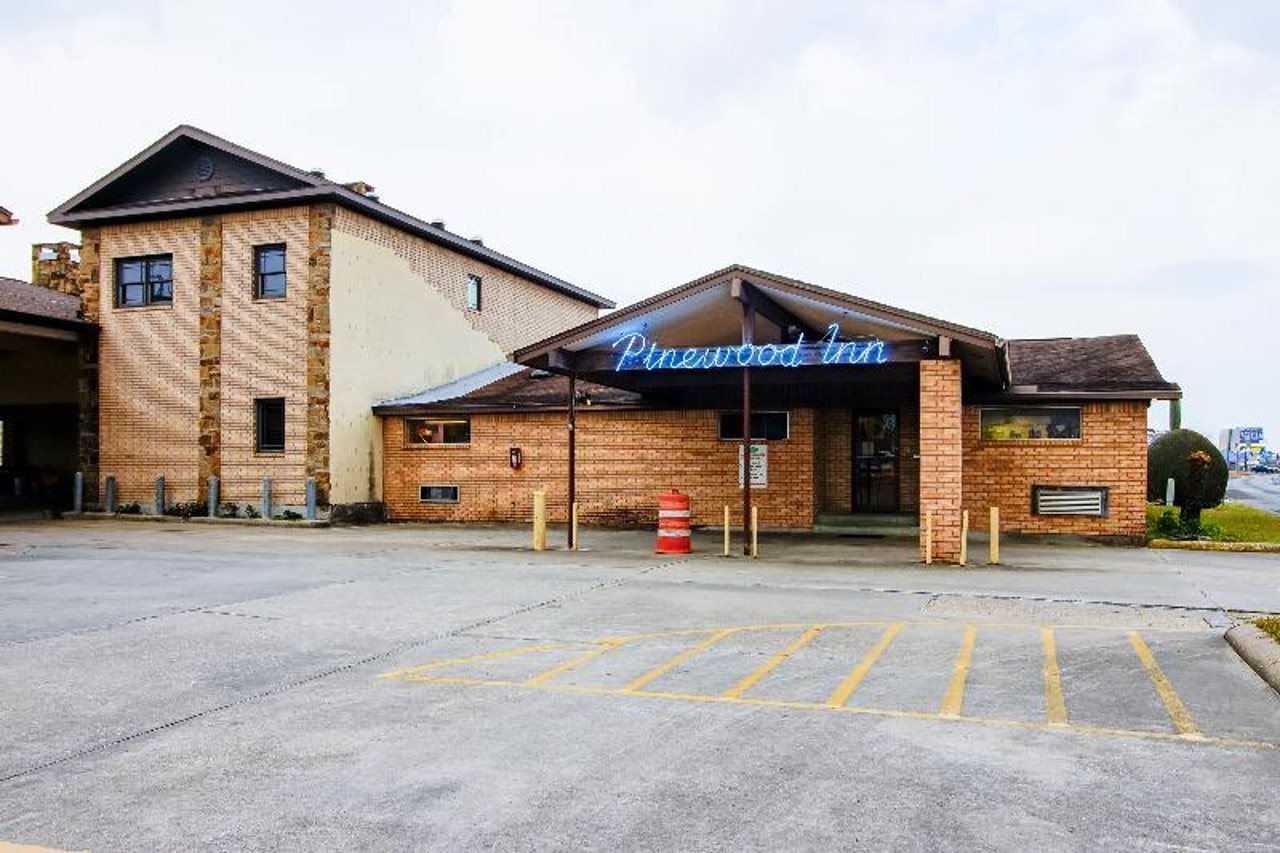 OYO Pinewood Inn & Suites Silsbee in Beaumont, United States