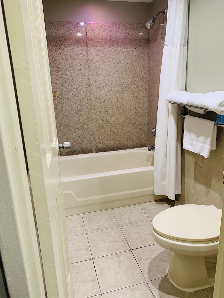 Ramada by Wyndham Rockville Centre - photo 37