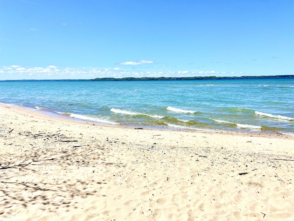 Elk Rapids Lakeshore Inn - photo 31