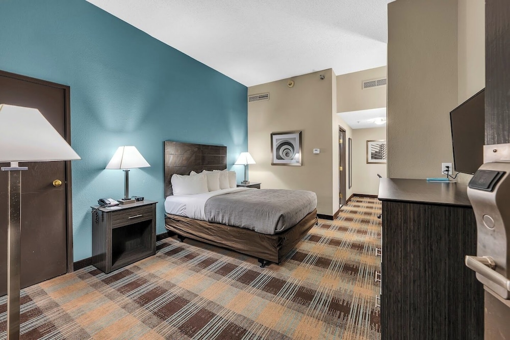 Quality Inn Roseville Detroit North - photo 9