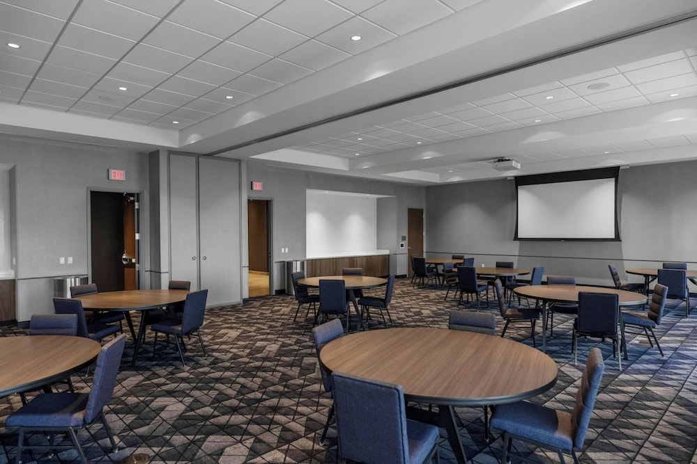 Courtyard by Marriott Indianapolis Fishers - photo 46
