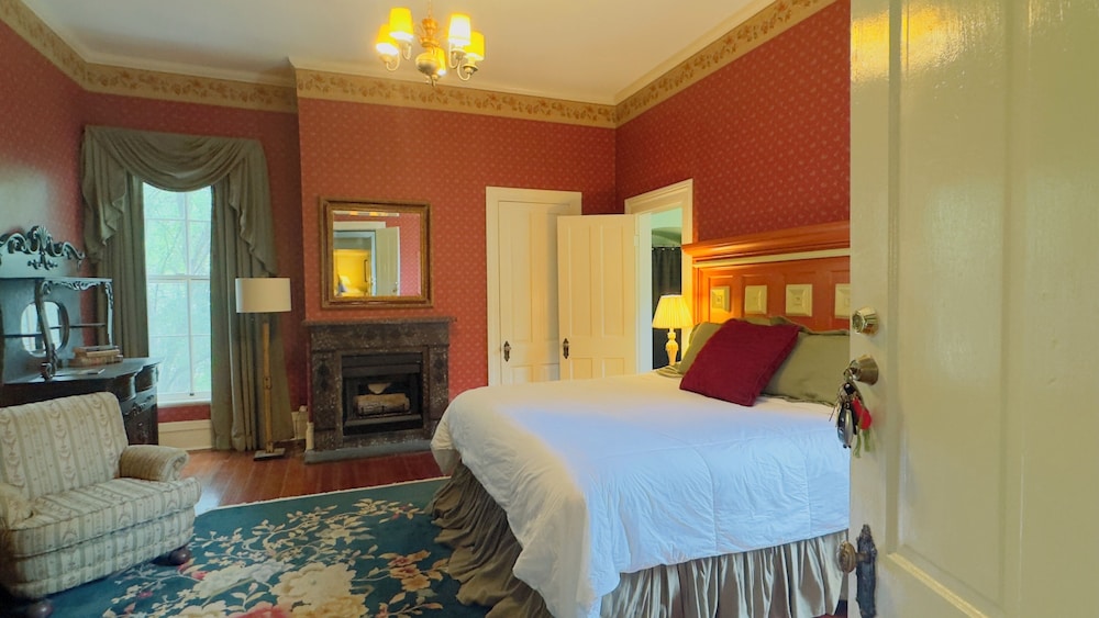 Rothschild Pound House Inn - photo 9