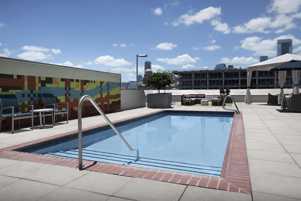 Hampton Inn & Suites Austin @ The University Capitol - photo 34