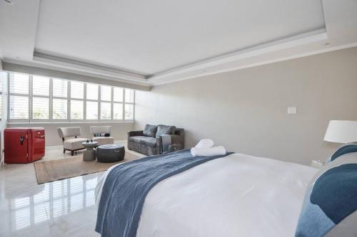 Beautiful Studio Apartment in Mouille Point