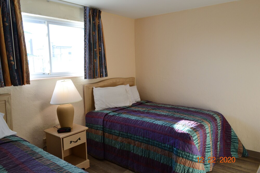 Royal Hawaiian Motel - photo 11