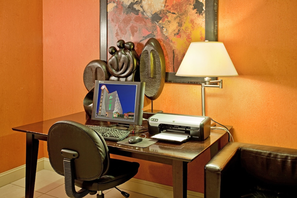Holiday Inn Manhattan at the Campus by IHG - photo 12