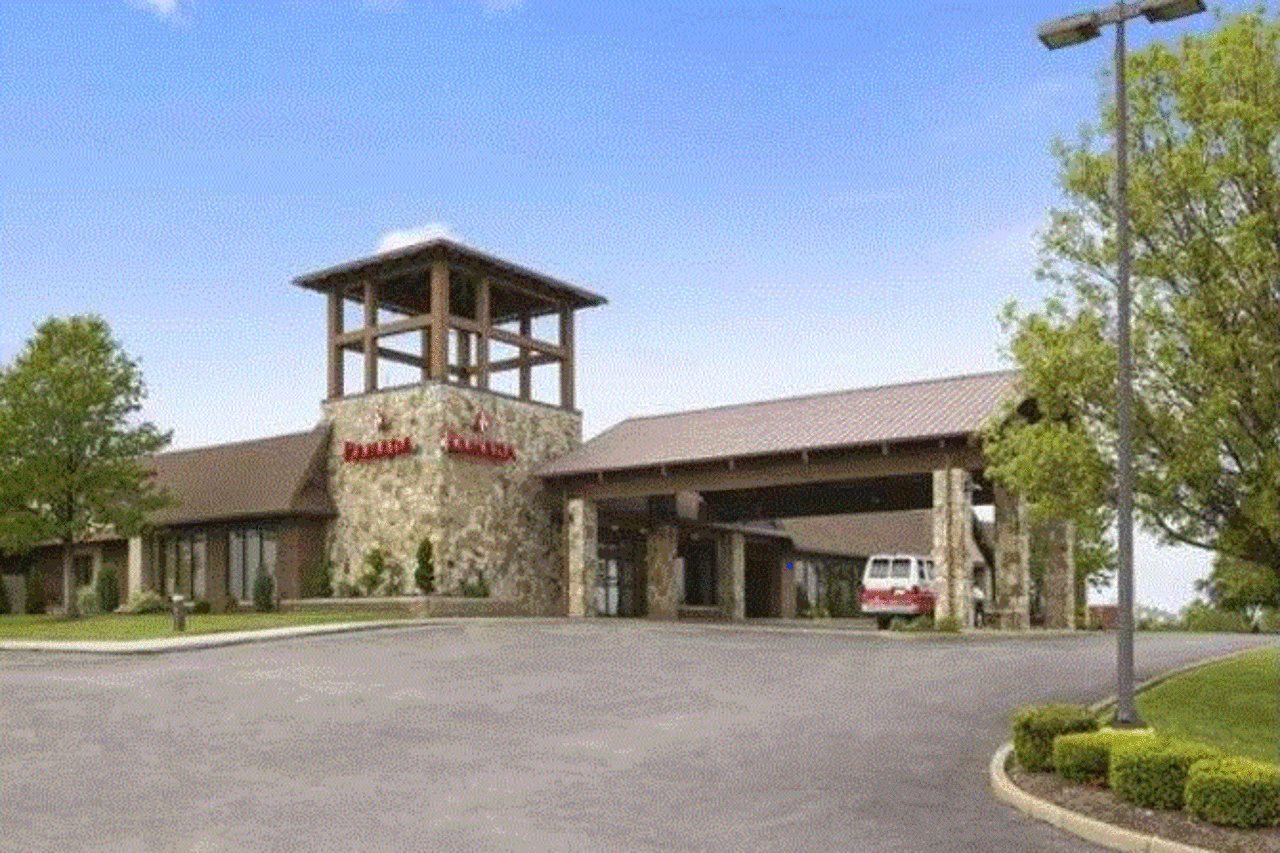 Ramada by Wyndham Greensburg Hotel and Conference Center — hotel in Greensburg