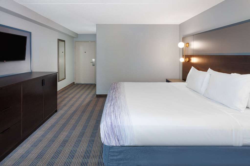 AmericInn by Wyndham Peoria - photo 7